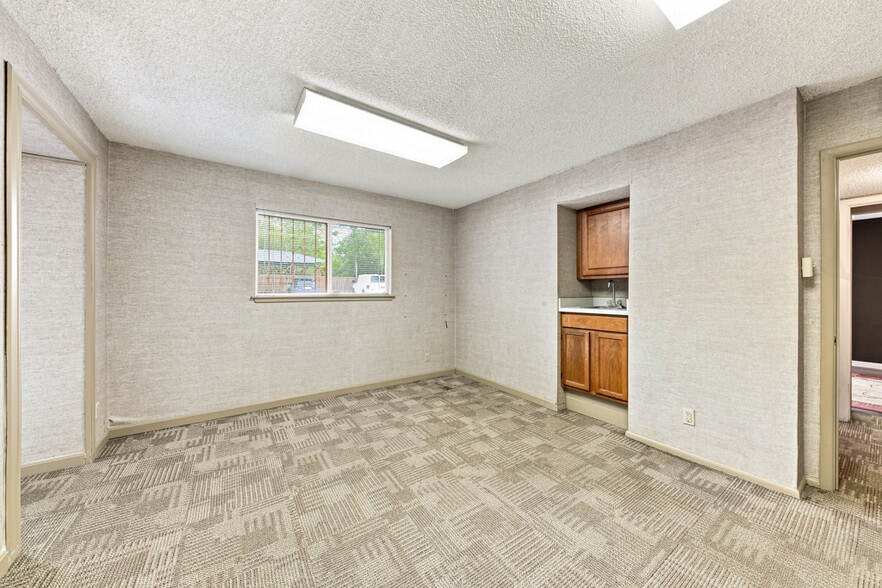 More Photos Of 1131 Babcock Rd, San Antonio Office Residential For Sale