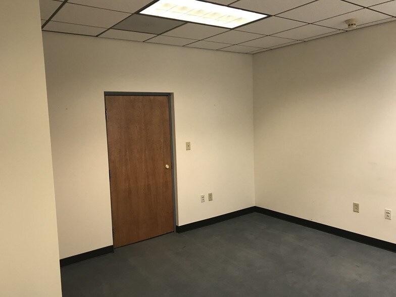 More Photos Of 15885 Kings Hwy, Montross Office For Sale