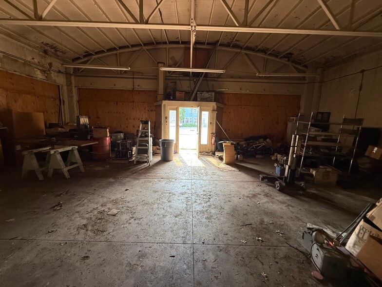 More Photos Of 622 13th St, Franklin Auto Repair For Sale