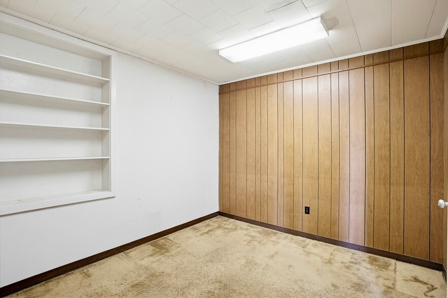 More Photos Of 14 W Saratoga St, Baltimore Office For Sale