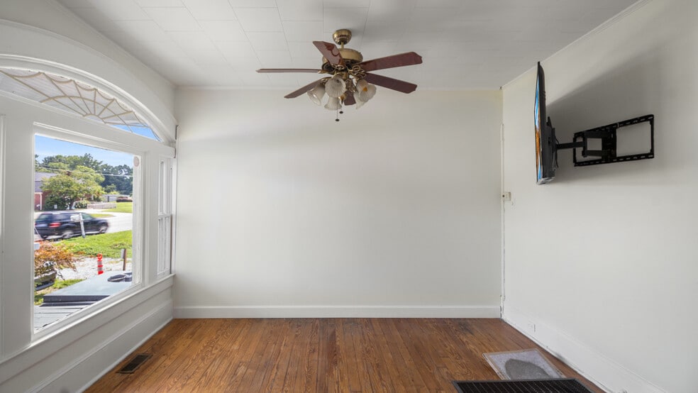 More Photos Of 10729 N Main St, Archdale Loft Creative Space For Sale