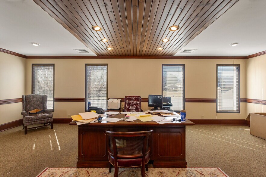 More Photos Of 710 4th St, Shenandoah Warehouse For Sale