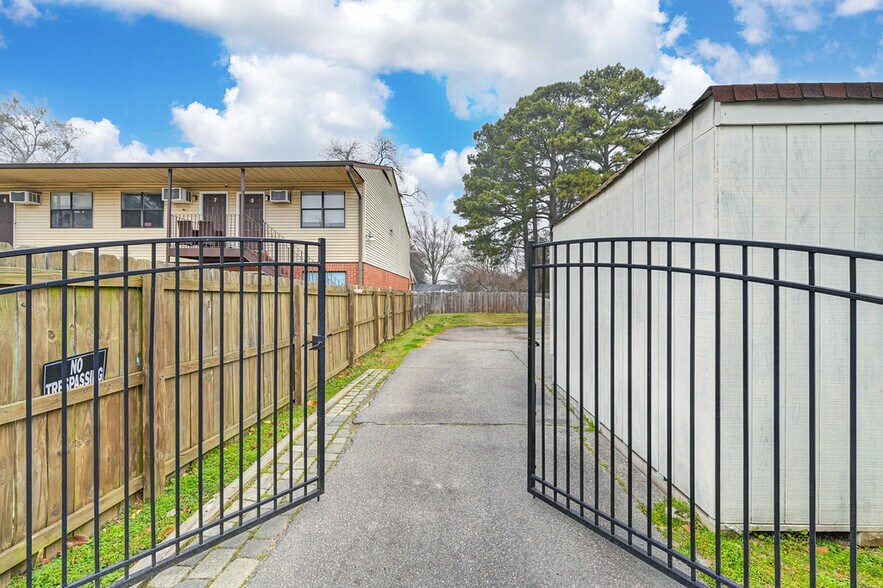 More Photos Of 1512 E Bayview Blvd, Norfolk Freestanding For Sale