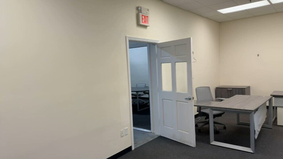 More Photos Of 1-37 Rockland Park Ave, Tappan Service For Lease