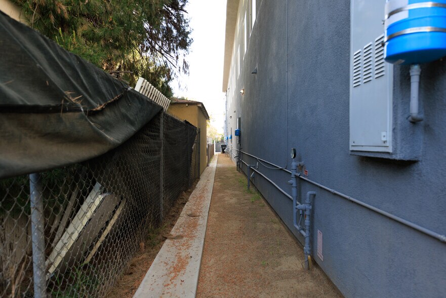 More Photos Of 5743 Case Ave, North Hollywood Apartments For Sale