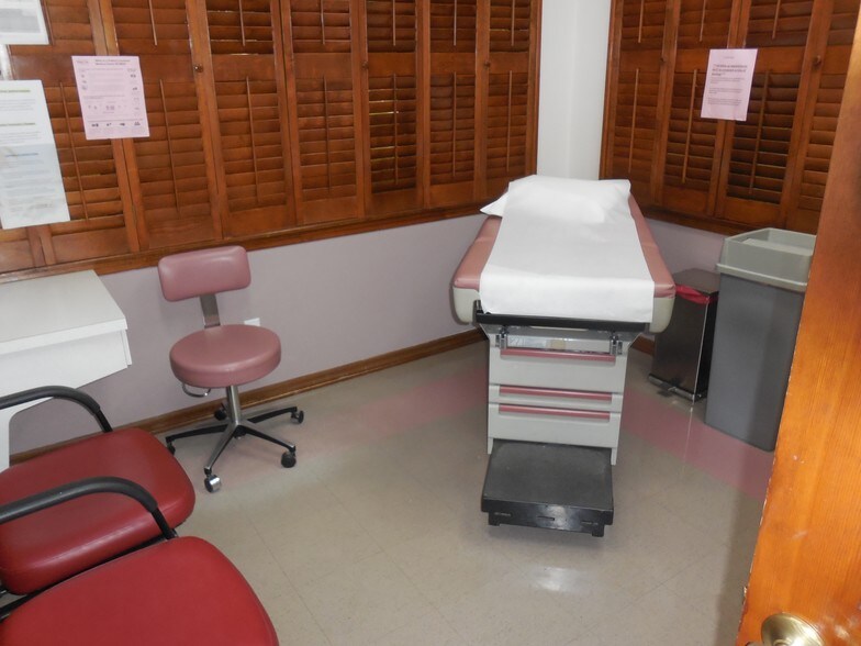 More Photos Of 12545-12551 New Brittany Blvd, Fort Myers Medical For Sale