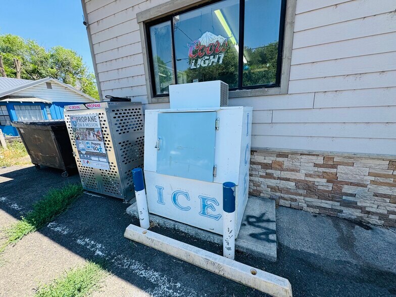 More Photos Of 150 Mountain Blvd, Mount Vernon Service Station For Sale