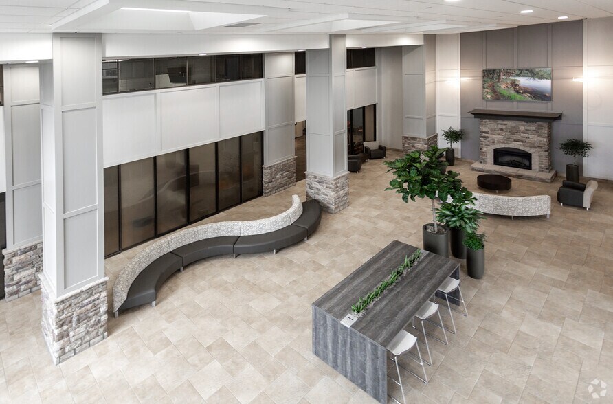 More Photos Of 8402 Harcourt Rd, Indianapolis Medical For Lease