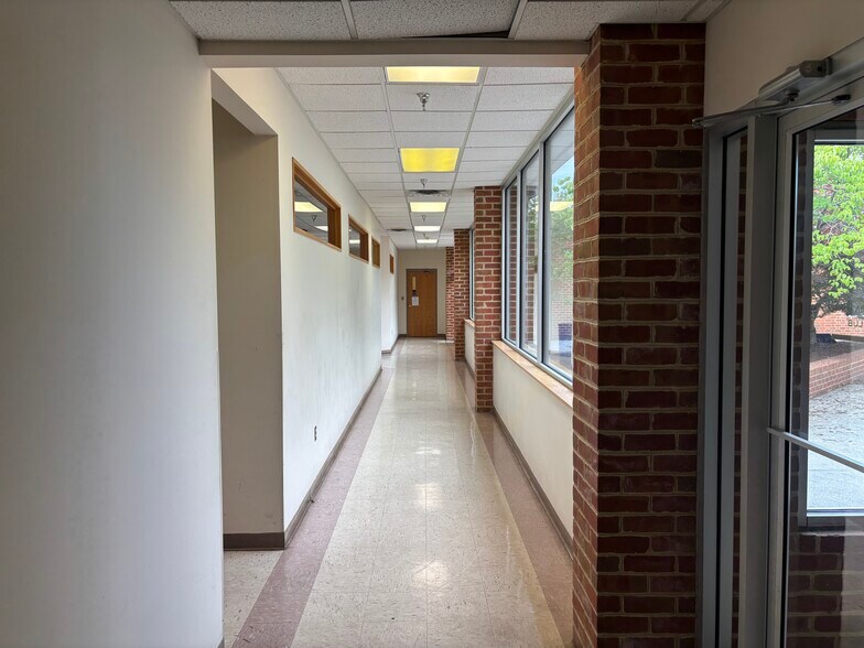 More Photos Of 22290 Timberlake Rd, Lynchburg Office For Lease