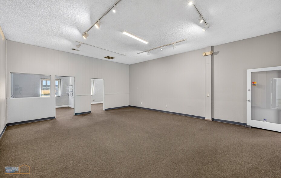 More Photos Of 2207-2209 9th St, Greeley Flex For Sale
