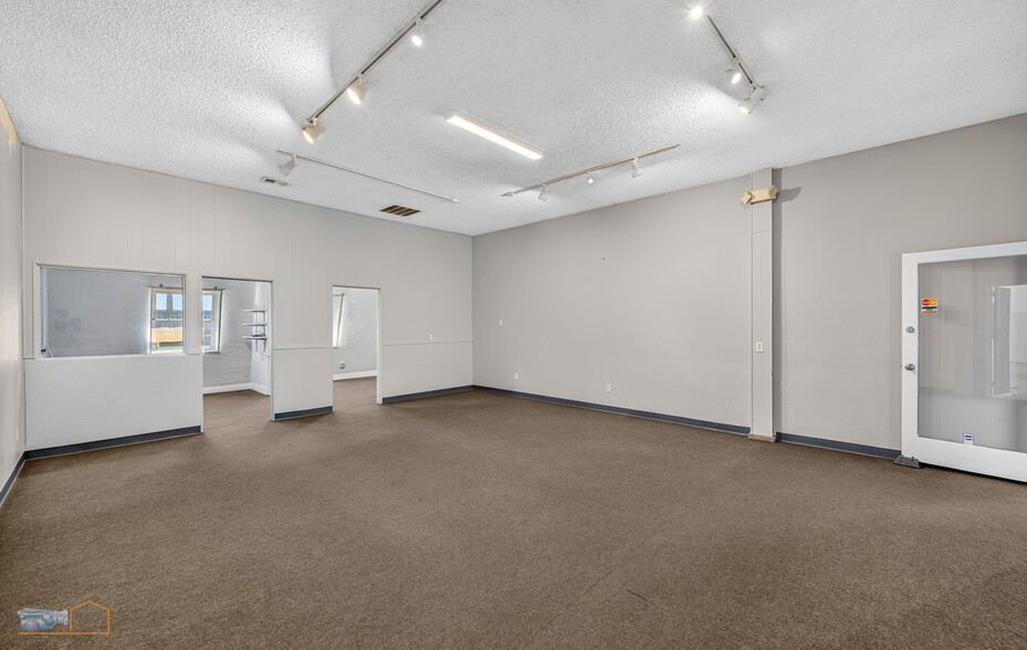 More Photos Of 2207-2209 9th St, Greeley Flex For Lease