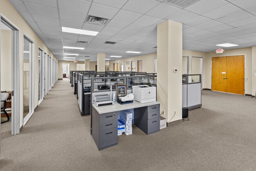 More Photos Of 901 Waterfall Way, Richardson Office For Sale