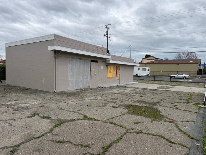 More Photos Of 415 G St, Antioch Freestanding For Lease