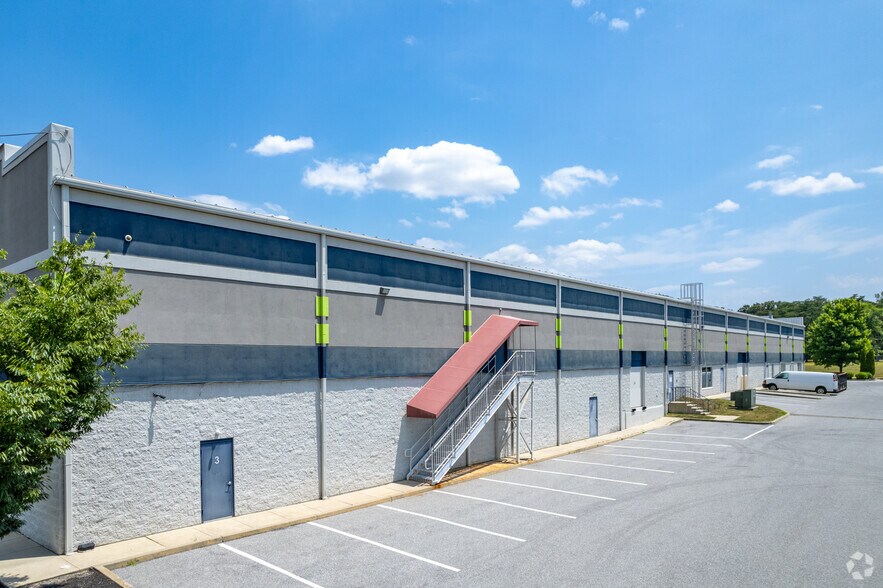 More Photos Of 1714 Bannard St, Cinnaminson Self Storage For Lease