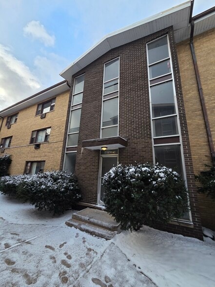 More Photos Of 7822-7824 S South Shore Dr, Chicago Apartments For Sale