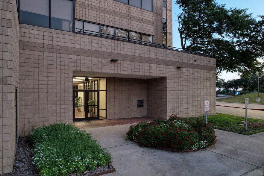 More Photos Of 3301 Golden Rd, Tyler Office For Sale