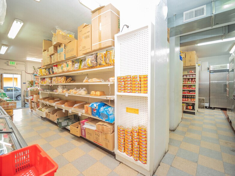 More Photos Of 2016-2018 16th St, Sacramento Storefront Retail Residential For Sale