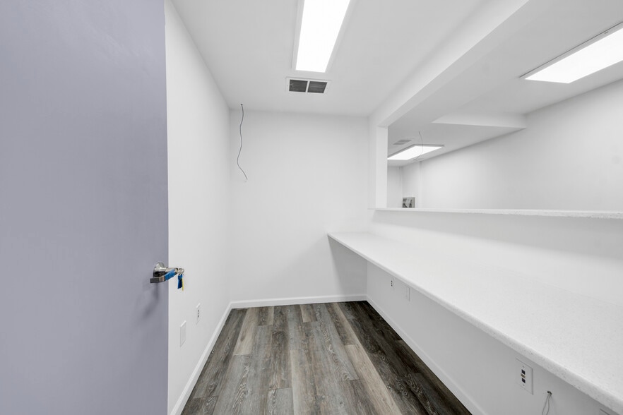 More Photos Of 505 168th 4th Fl St, New York Healthcare For Lease