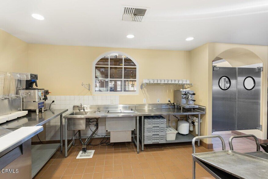 More Photos Of 125 S 10th St, Santa Paula Restaurant For Sale