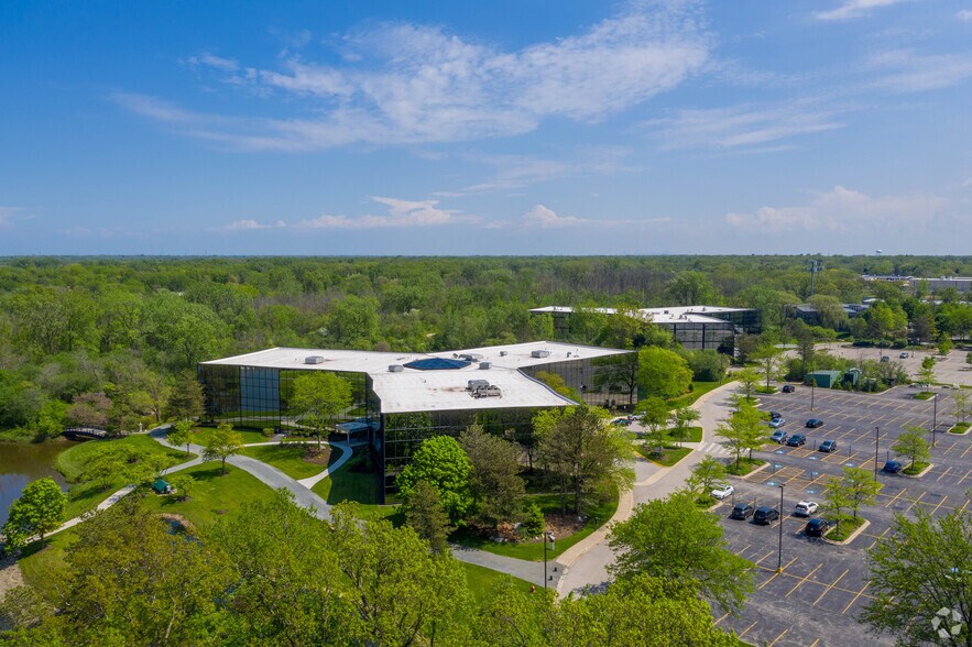 More Photos Of 2333 Waukegan Rd, Bannockburn Unknown For Lease