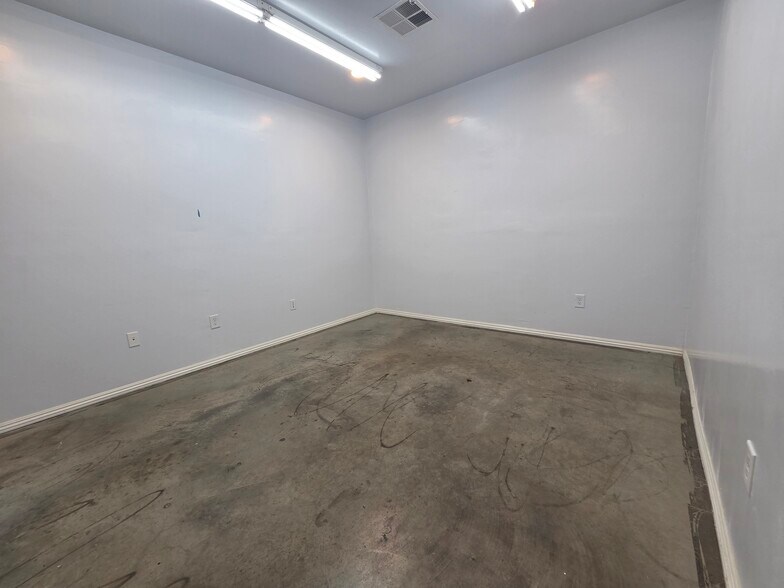 More Photos Of 341 W 31st St, Los Angeles Warehouse For Sale