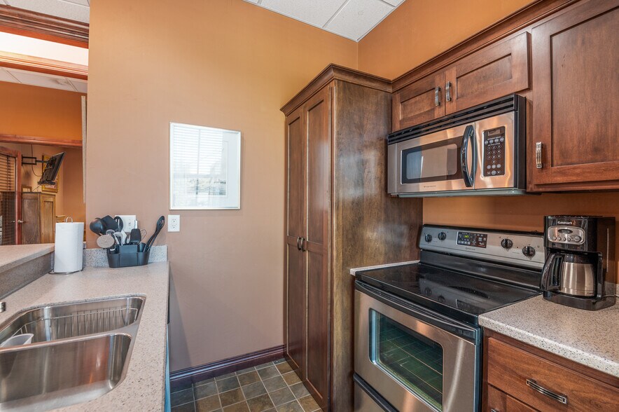 More Photos Of 111 N Broadway St, Green Bay Office Residential For Sale