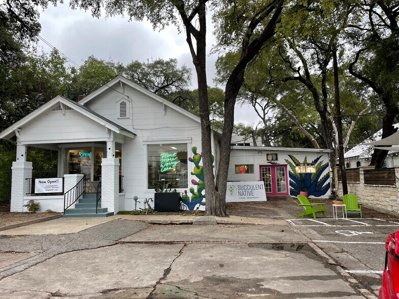 More Photos Of 2058 S Lamar Blvd, Austin Freestanding For Lease