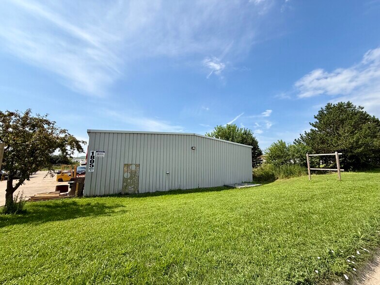 More Photos Of 1805 Industrial Park Dr, Normal Light Distribution For Lease