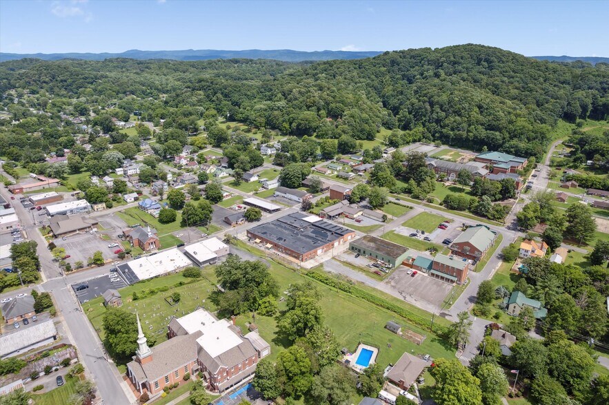 More Photos Of 307 S Depot St, Rogersville General Retail For Lease