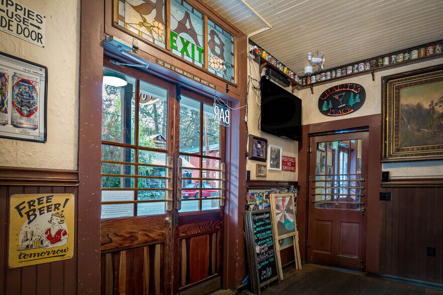 More Photos Of 15432 Washington Rd, Washington Storefront Retail Residential For Sale