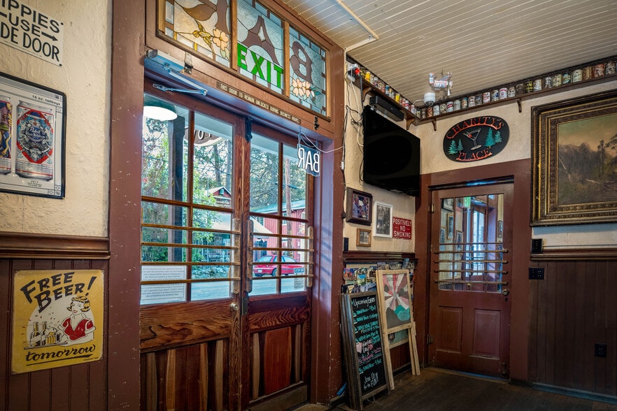 More Photos Of 15432 Washington Rd, Washington Storefront Retail Residential For Sale