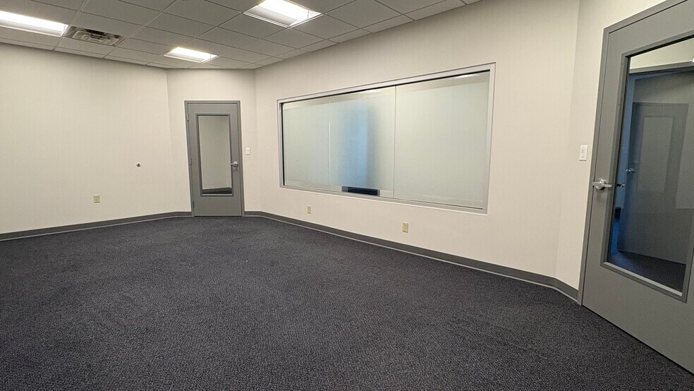 More Photos Of 1720 Fortune Ct, Lexington Light Distribution For Lease