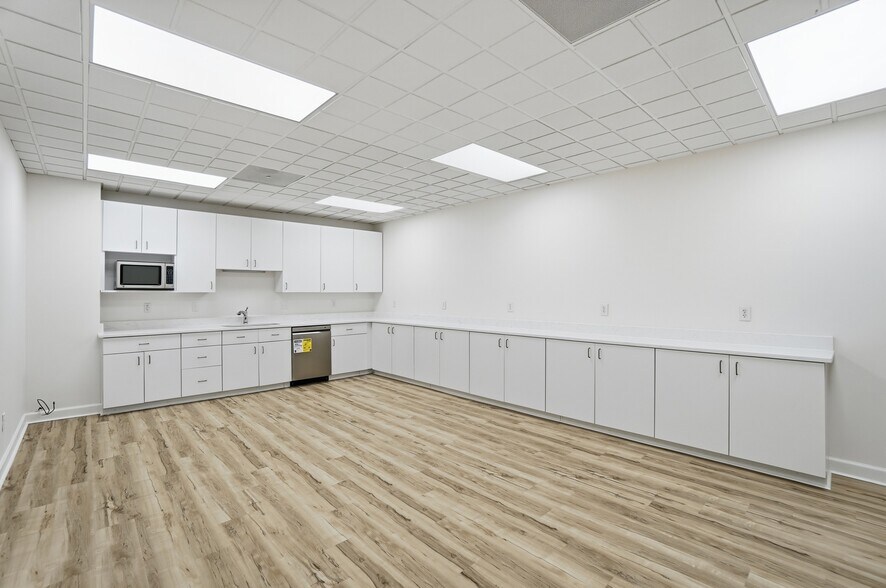 More Photos Of 1550 Magnolia Dr, Cincinnati Warehouse For Lease