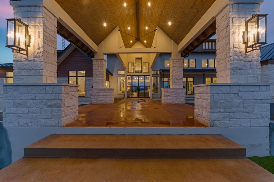 More Photos Of 7505 E US Highway 290, Johnson City Flex For Sale