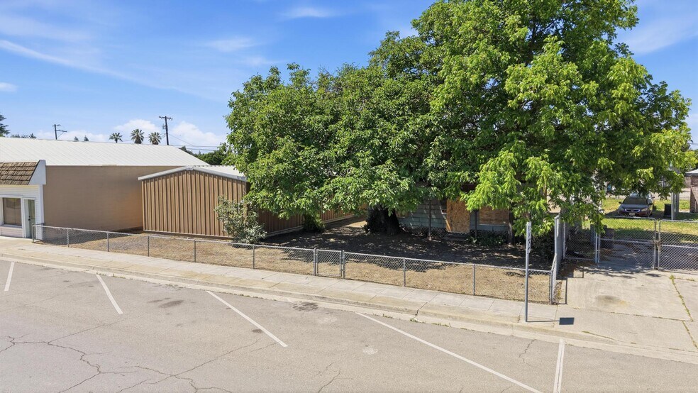 More Photos Of 9978 Broadway, Live Oak Warehouse For Sale