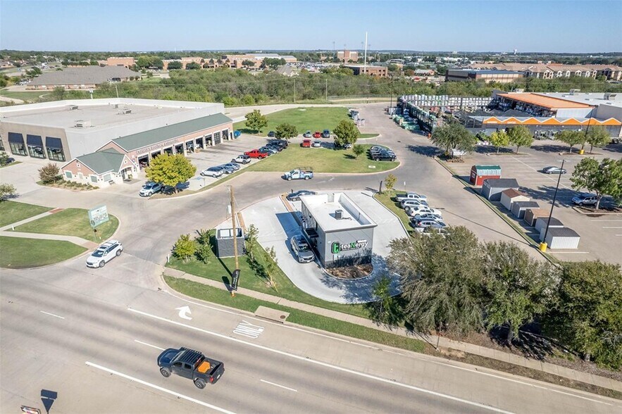 More Photos Of 330 NW John Jones Dr, Burleson General Retail For Sale