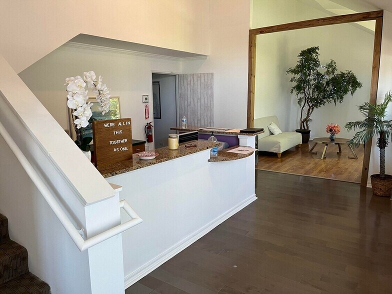 More Photos Of 4450 Westbrook Dr, Aurora Unknown For Lease