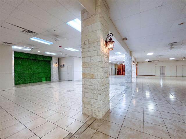 More Photos Of 819 Los Presidentes Ave, Laredo Storefront Retail Office For Sale