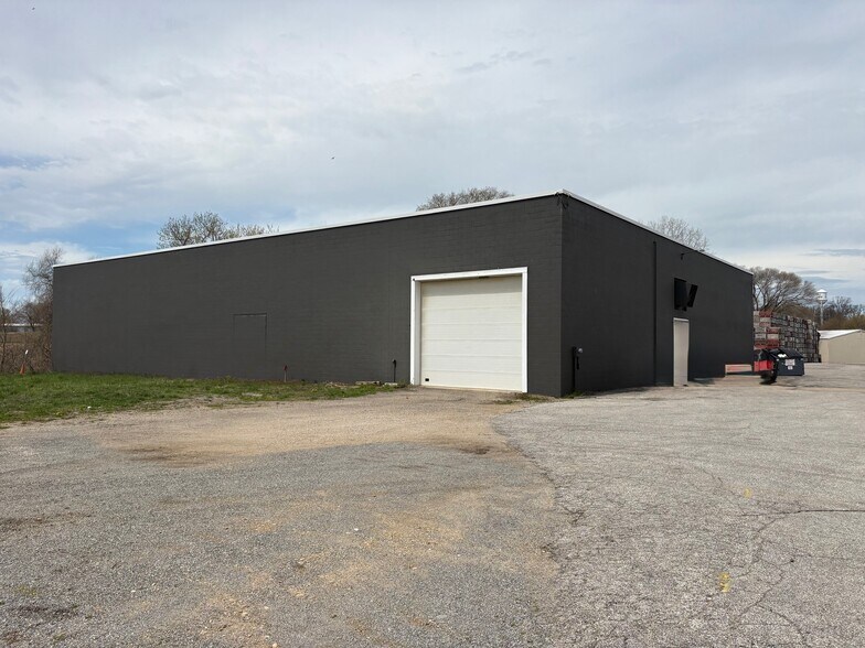 More Photos Of 7200 Linn St, Eau Claire Warehouse For Lease