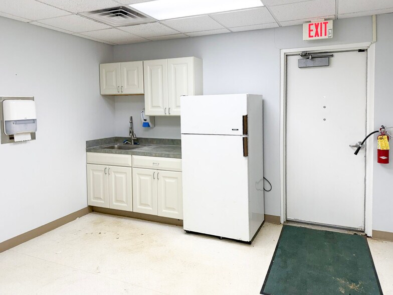 More Photos Of 4380 14 Mile Rd NE, Rockford Storefront For Lease