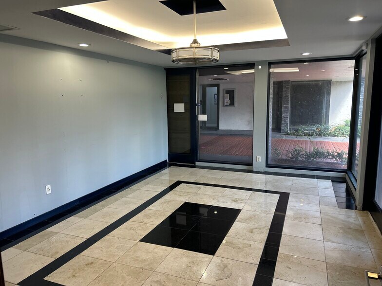 More Photos Of 4121-4141 NW 5th St, Plantation Medical For Sale