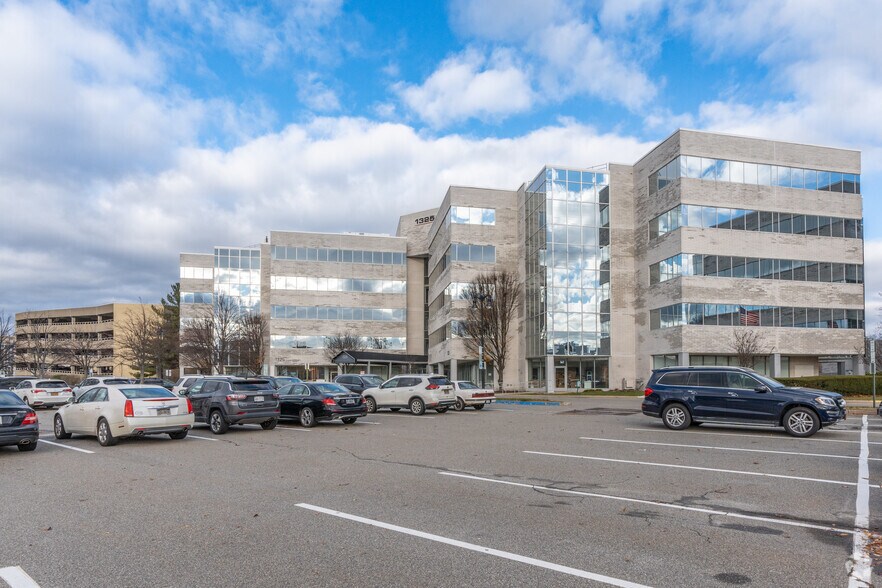Primary Photo Of 1325 Franklin Ave, Garden City Office For Lease