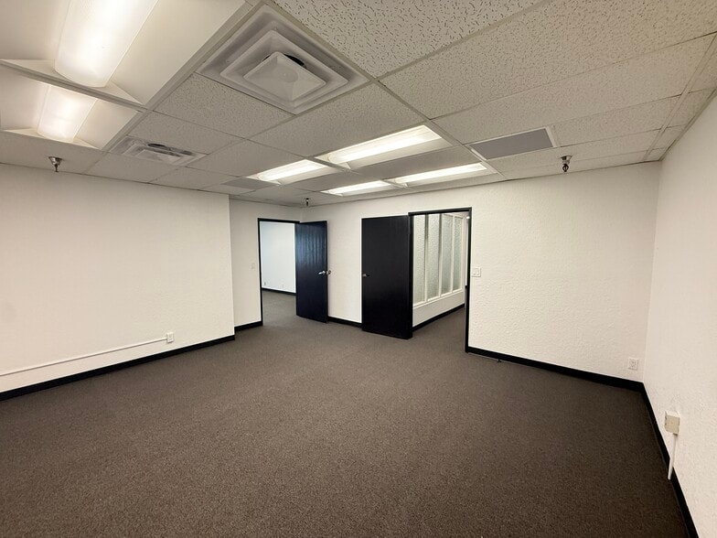 More Photos Of 13596 Vaughn St, San Fernando Manufacturing For Lease