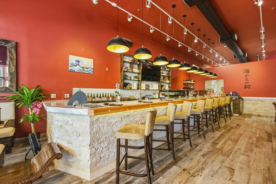 More Photos Of 529-533 Lincoln Rd, Miami Beach Storefront For Sale