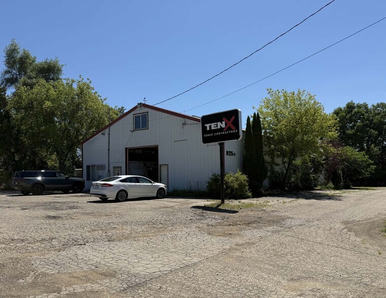 More Photos Of 8255 McHenry St, Burlington Manufacturing For Sale