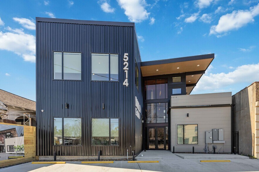 More Photos Of 5214 Harrisburg Blvd, Houston Office For Lease