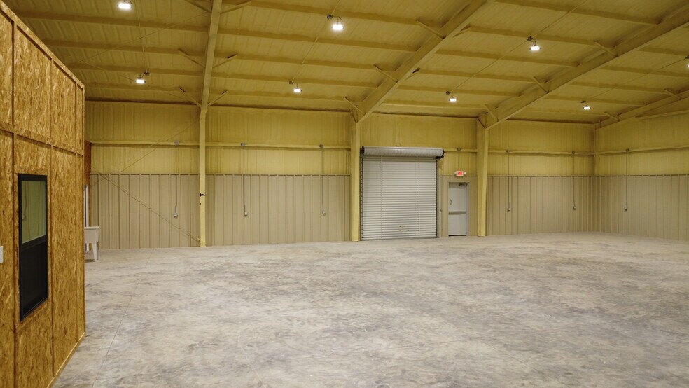 More Photos Of 16013 FM 429, Terrell Flex For Lease