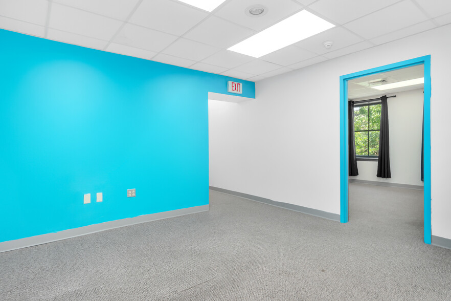 More Photos Of 1 N Market St, Frederick Storefront Retail Office For Lease