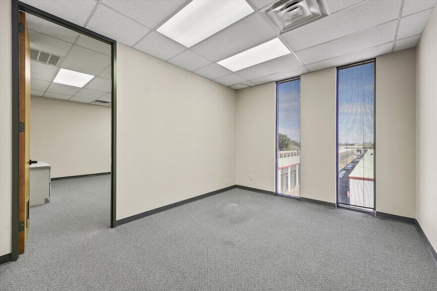 More Photos Of 2000 25th Ave N, Texas City Office For Lease