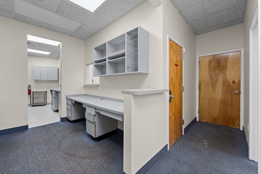 More Photos Of 1097 Old Country Rd, Plainview Medical For Lease